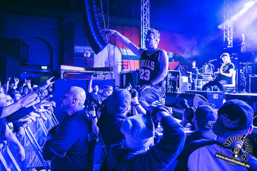 Impericon -EmilBulls--15