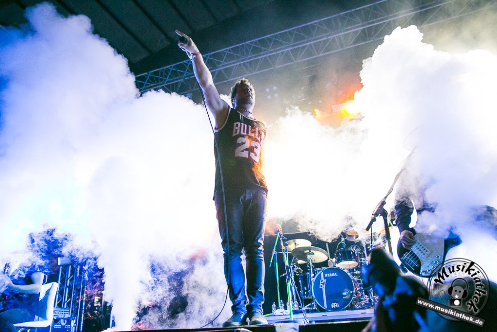 Impericon -EmilBulls--28