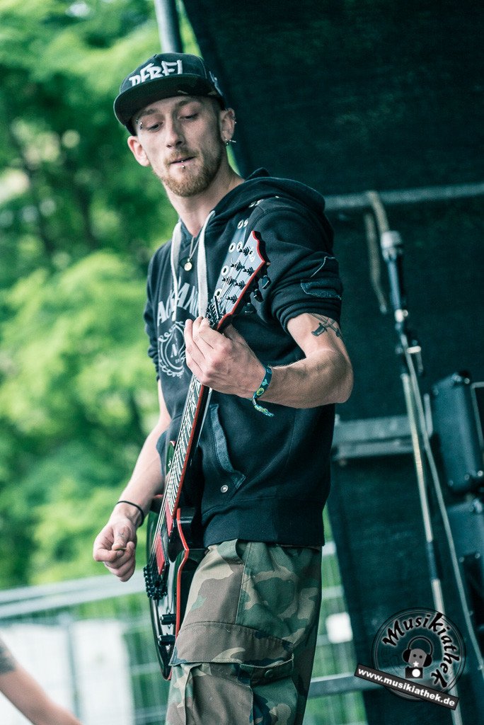 Breakdown Suicide by Sebastian Hitzel Musikiathek-16