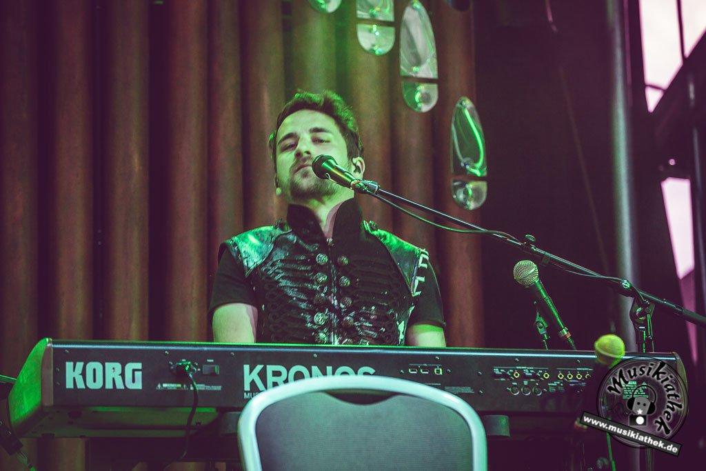 The Dark Tenor by David Hennen, Musikiathek-23