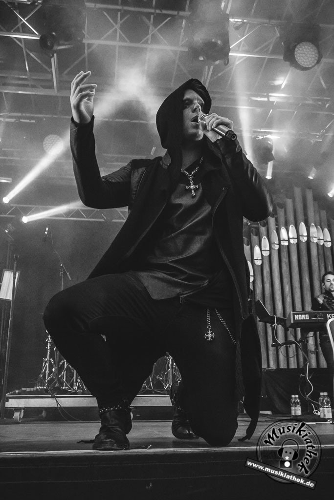 The Dark Tenor by David Hennen, Musikiathek-30