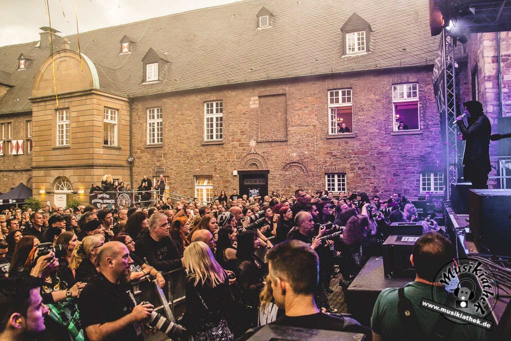 The Dark Tenor by David Hennen, Musikiathek-33