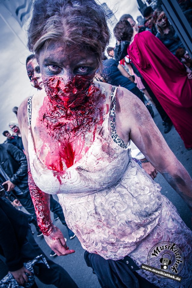 Die 23 coolsten Halloween Kostüme & Makeup zum Thema Zombie-11