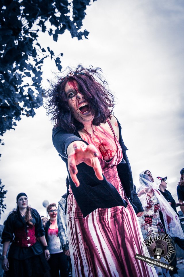 Die 23 coolsten Halloween Kostüme & Makeup zum Thema Zombie-22
