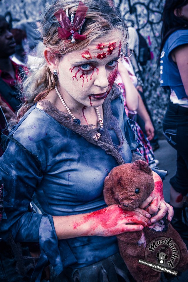 Die 23 coolsten Halloween Kostüme & Makeup zum Thema Zombie-3