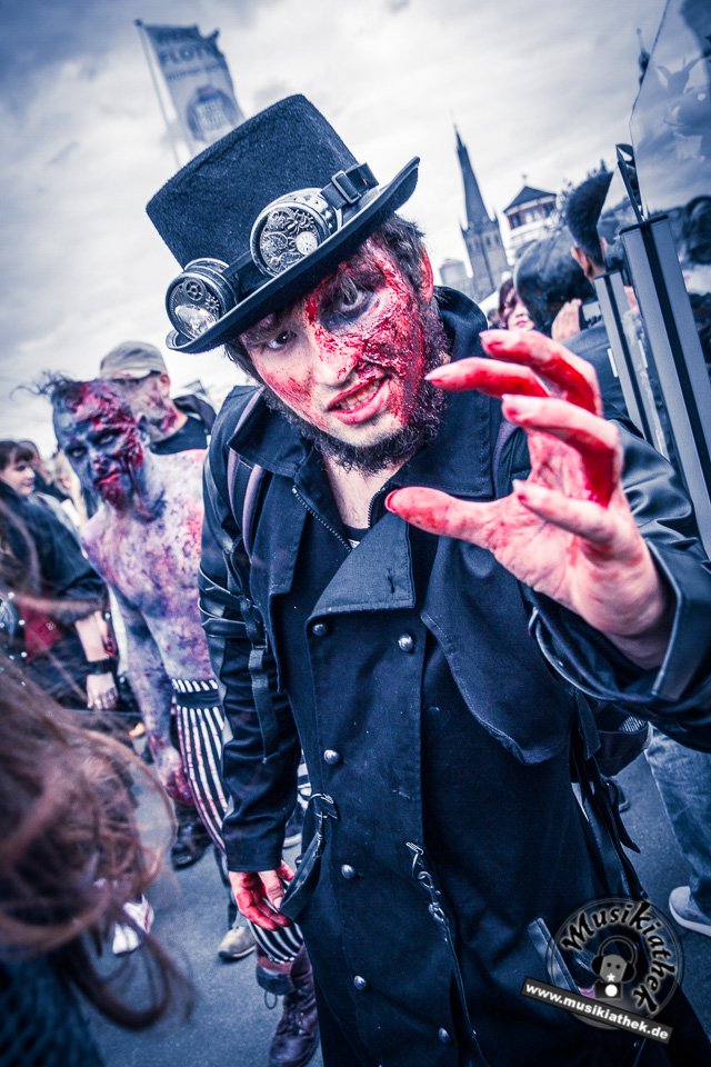 Die 23 coolsten Halloween Kostüme & Makeup zum Thema Zombie-8