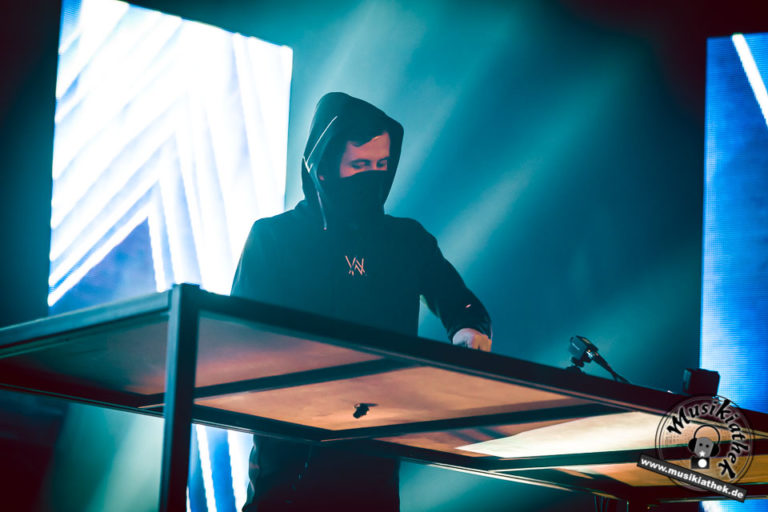 Alan Walker by David Hennen, Musikiathek-21