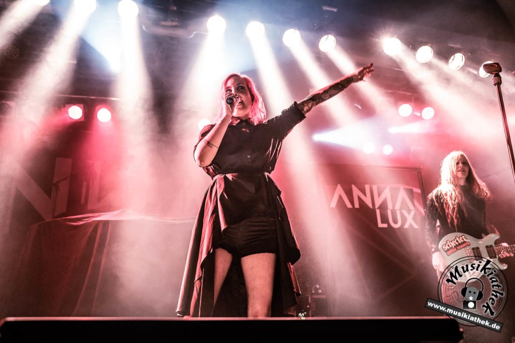 Anna Lux-35