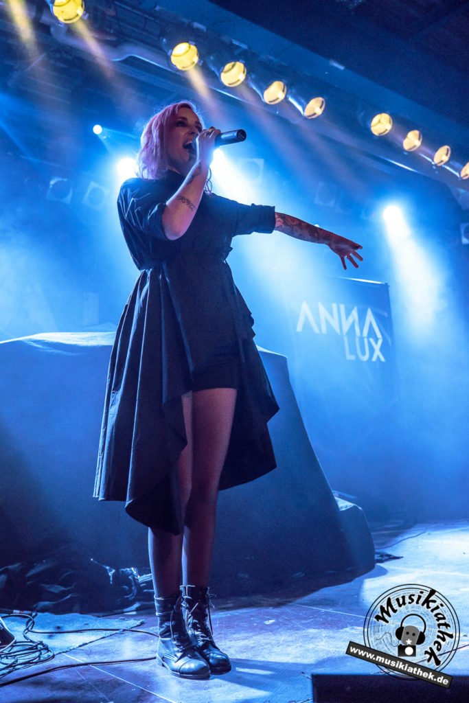 Anna Lux-4