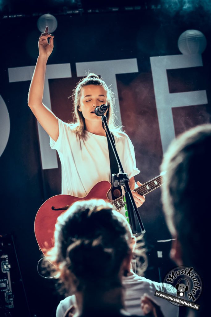 Lotte by David Hennen, Musikiathek-18