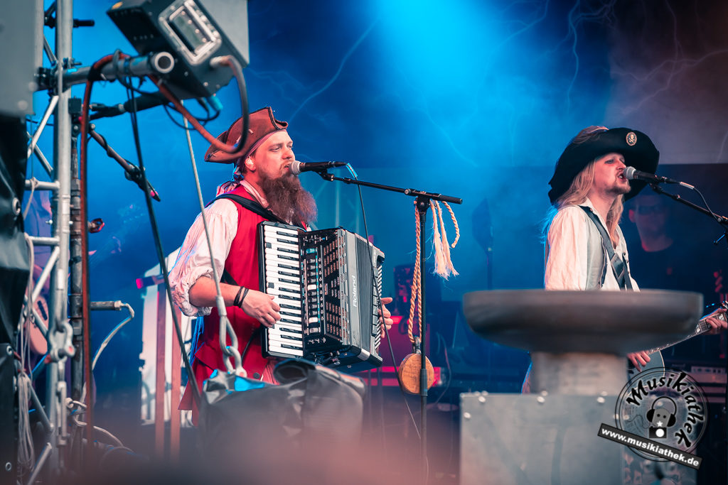 Mr Hurley & Die Pulveraffenl by David Hennen, Musikiathek-4