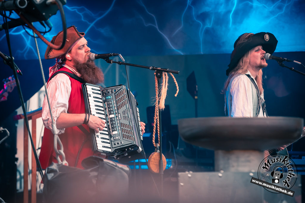 Mr Hurley & Die Pulveraffenl by David Hennen, Musikiathek-6