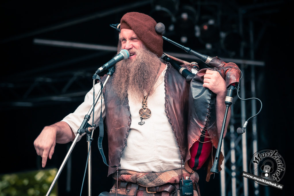 Saor Patrol by David Hennen, Musikiathek-16