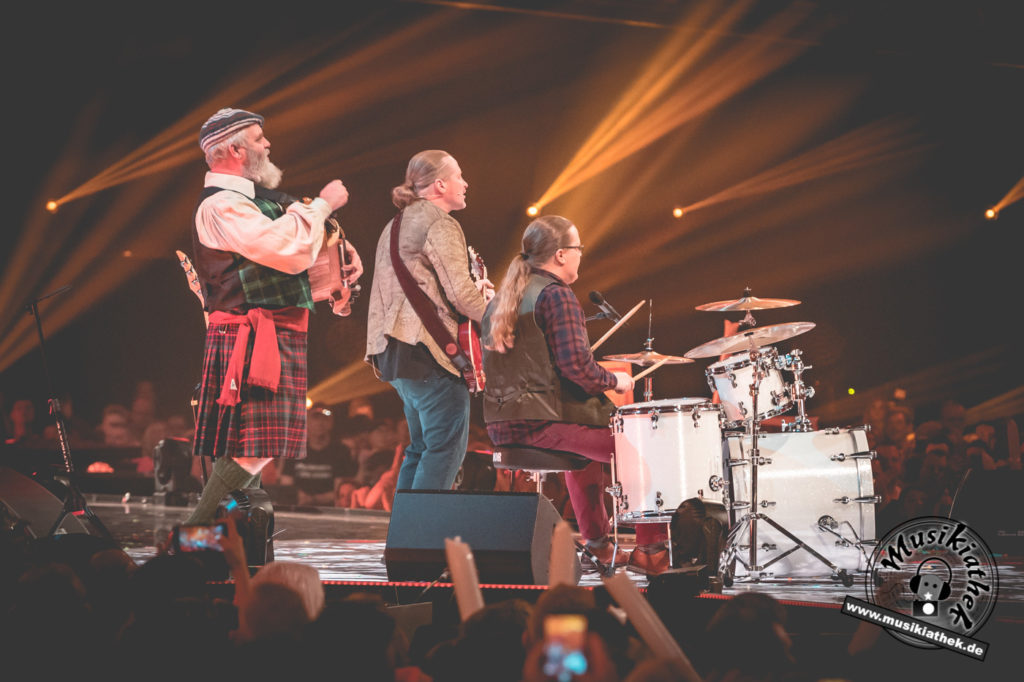 Kelly Family by David Hennen, Musikiathek-8