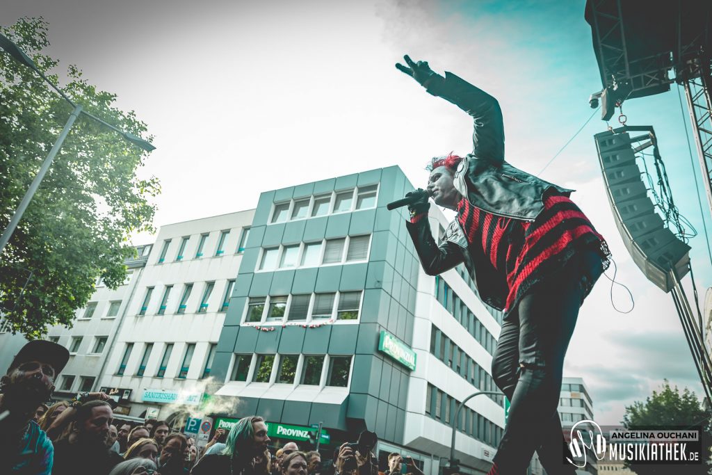 Bloodsucking Zombies from outer Space-11-57a6907e