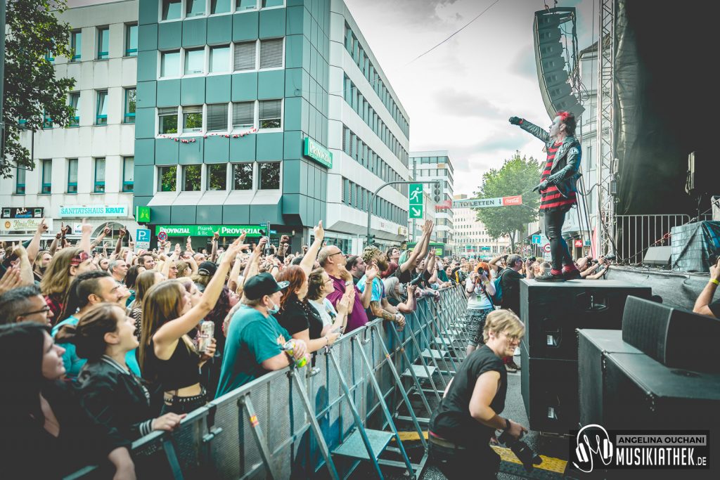 Bloodsucking-Zombies-from-outer-Space-15-ef8ae83e-ca6bd91a