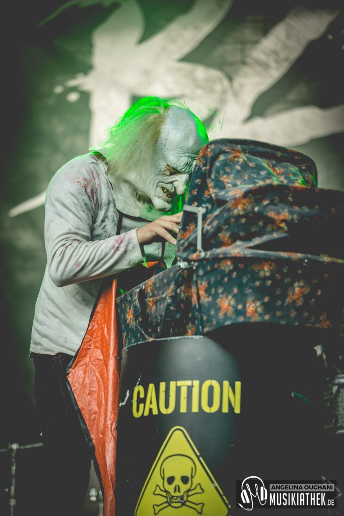 Bloodsucking Zombies from outer Space-35-0640407d