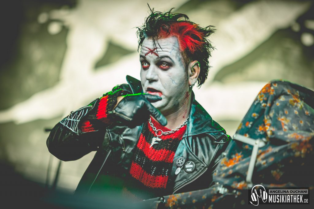 Bloodsucking Zombies from outer Space-37-0d7a59d3