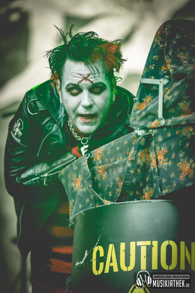 Bloodsucking Zombies from outer Space-38-baf5f1cb