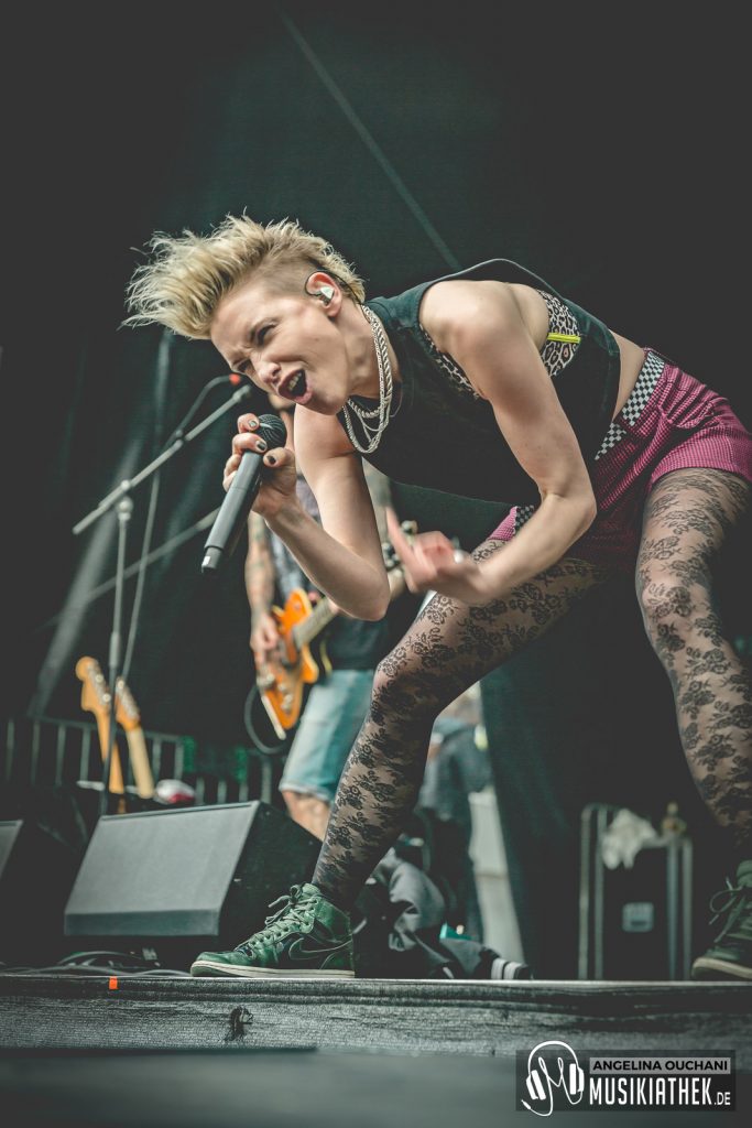 Deine Cousine-17-7fad1577