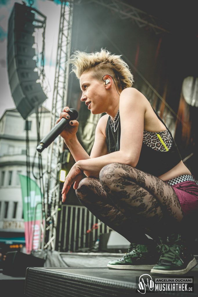 Deine Cousine-19-cc829aa7