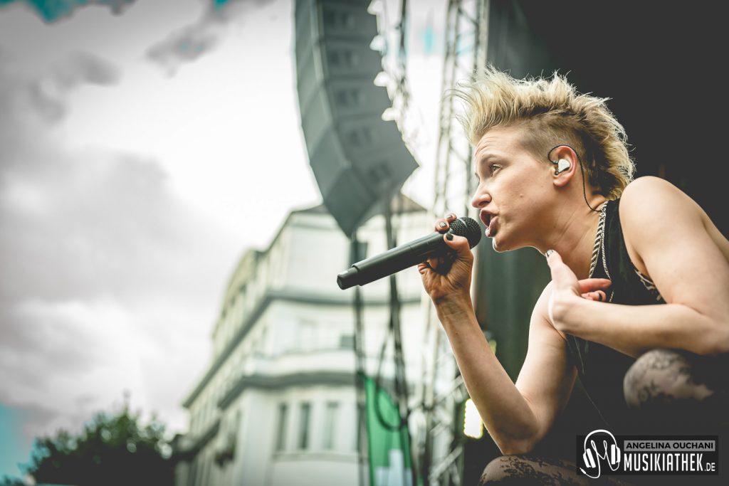 Deine Cousine-21-fdb84df1