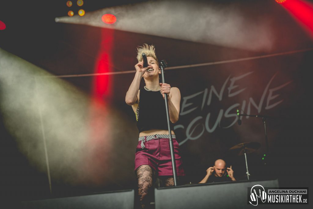 Deine Cousine-23-16c11451