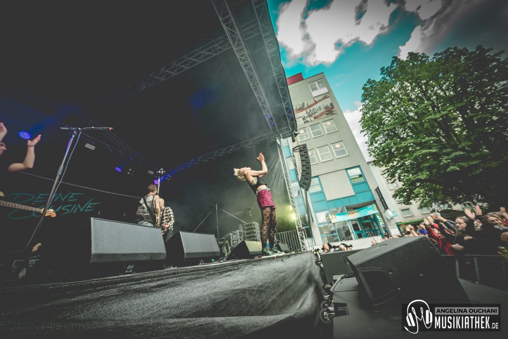 Deine Cousine-24-df2e5358