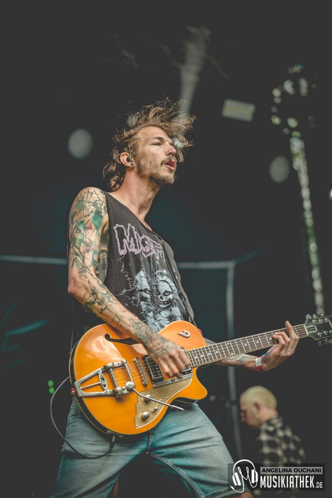 Deine Cousine-25-b0269694