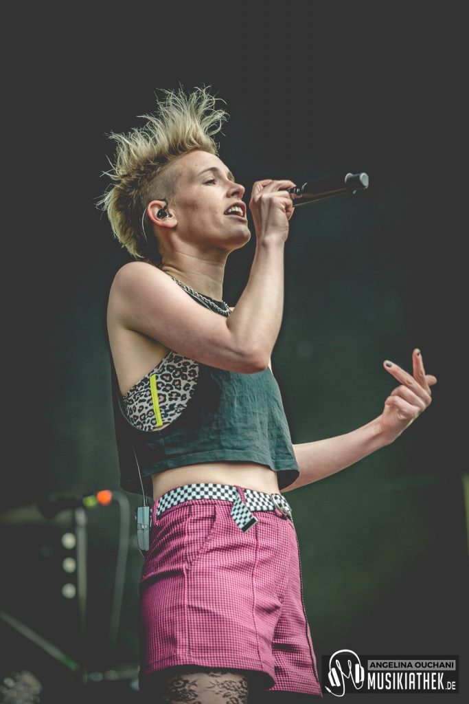 Deine Cousine-28-9c03d5fc