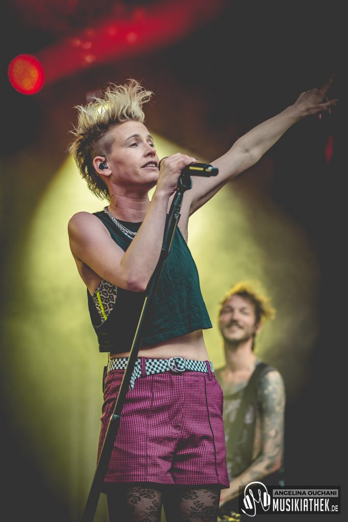 Deine Cousine-38-705552a8