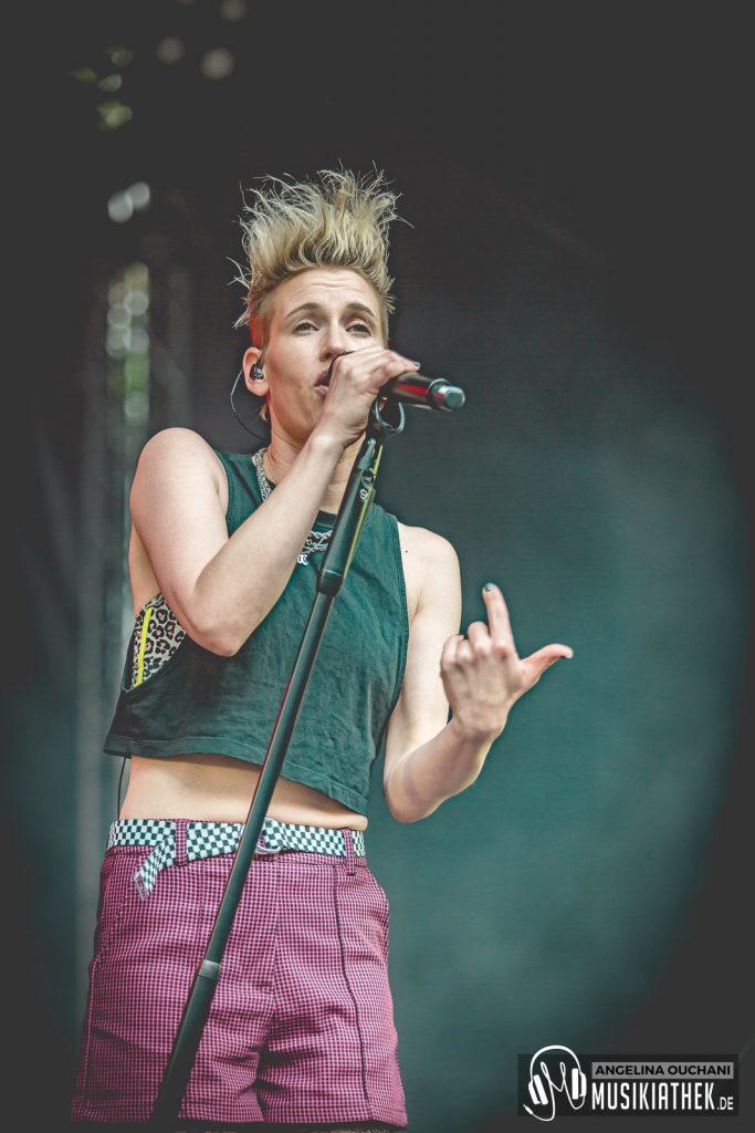 Deine Cousine-39-6a5bb9a2