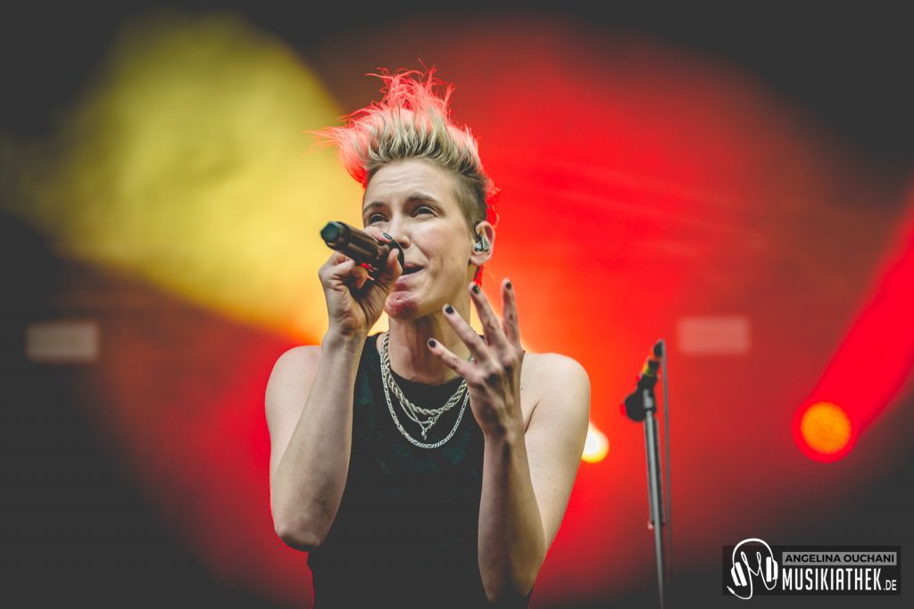 Deine Cousine-41-c898bc4d