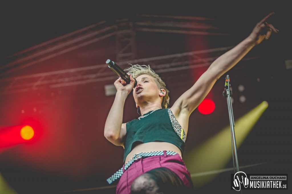 Deine Cousine-43-83b3b709