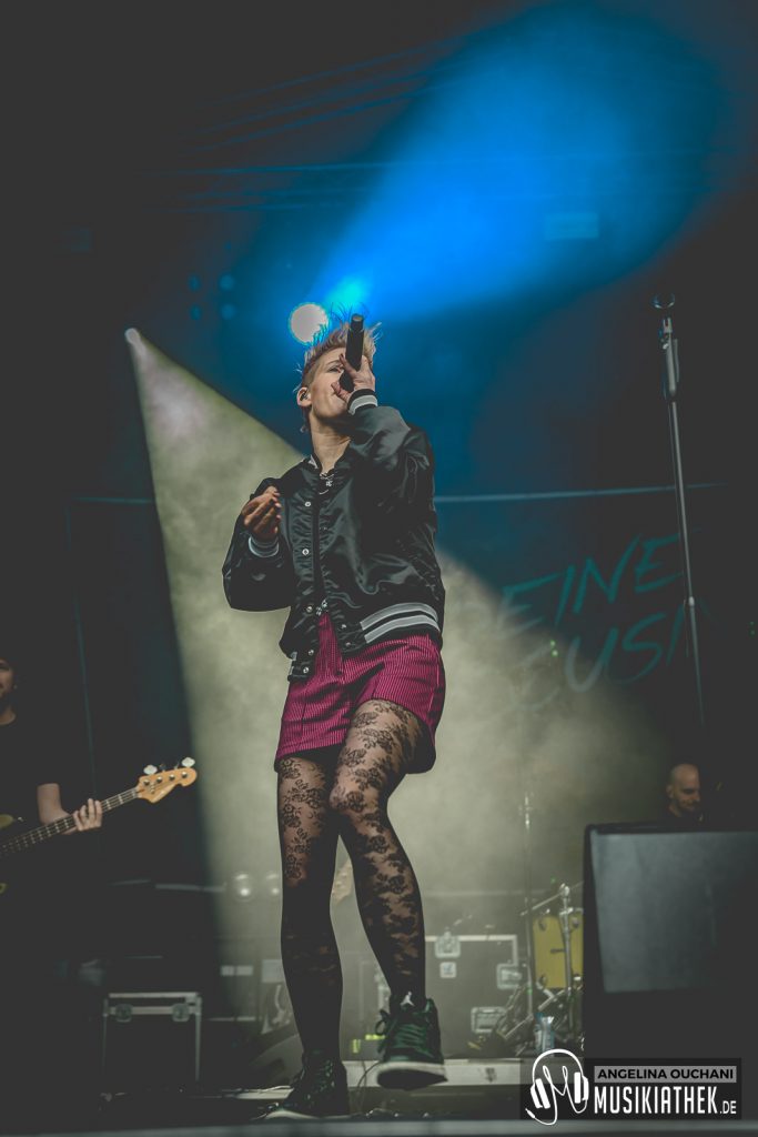 Deine Cousine-5-1cf4992b