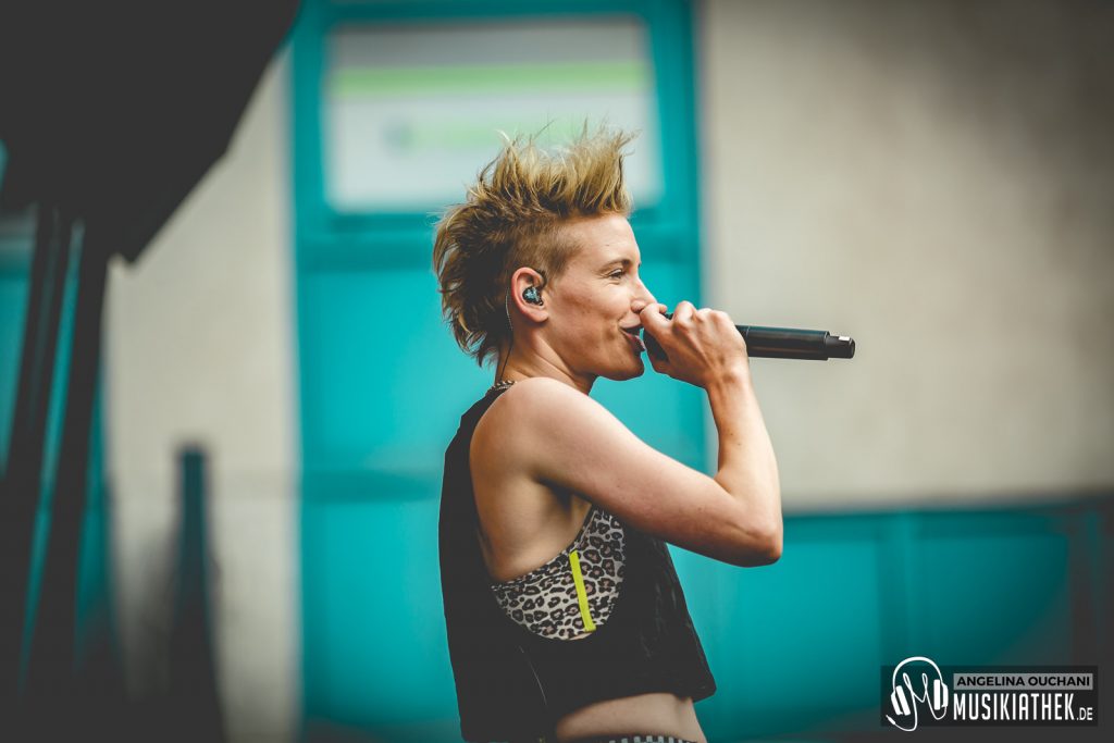 Deine Cousine-50-80b6695f