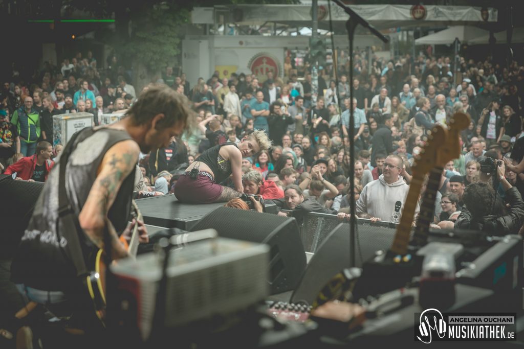 Deine Cousine-53-dc1c3db8