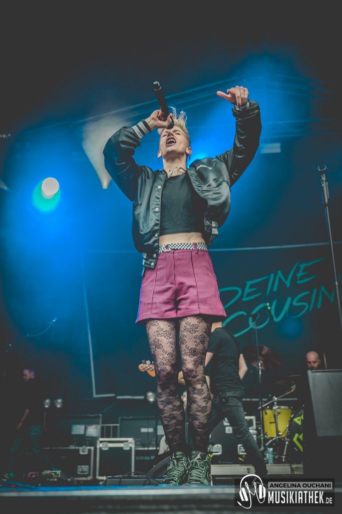 Deine Cousine-7-1cdb65ea