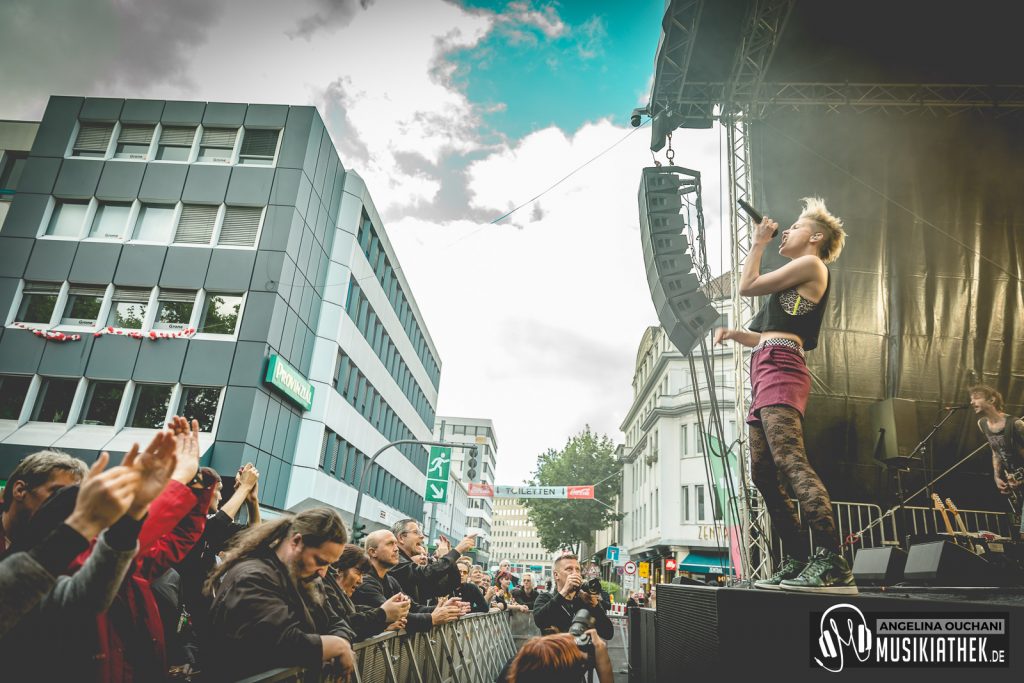 Deine-Cousine-Angelina-Ouchani-16-e9d71865-f0dca923