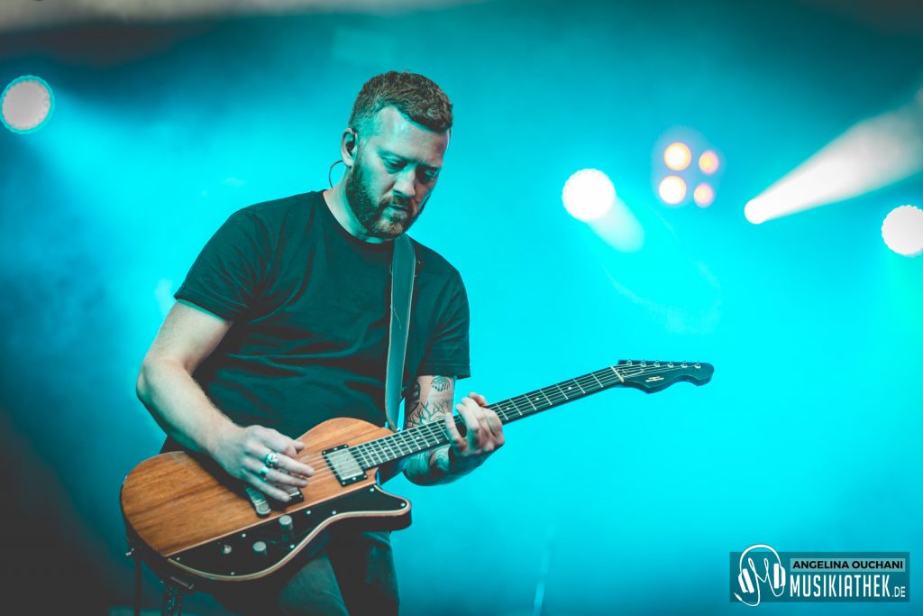 LongDistanceCalling-15-9d39d1ea