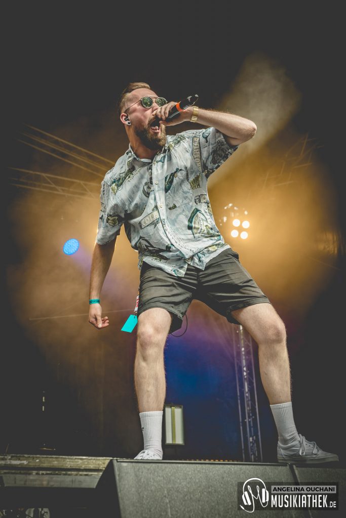 The Narrator-7-65ffc800