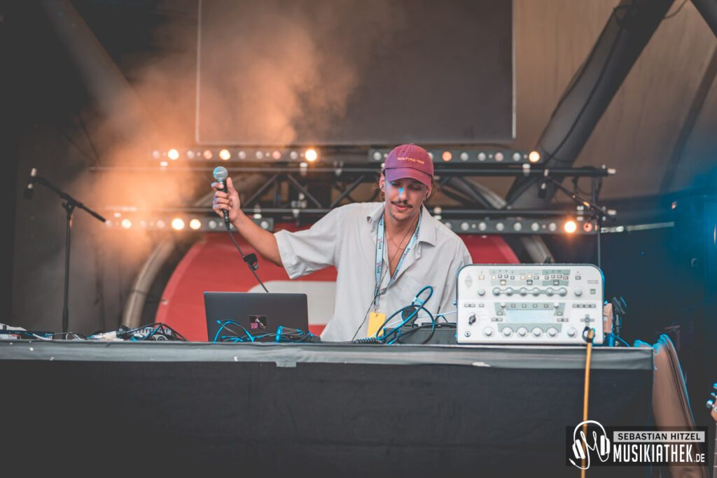 aaron @ sebastian hitzel musikiathek-10
