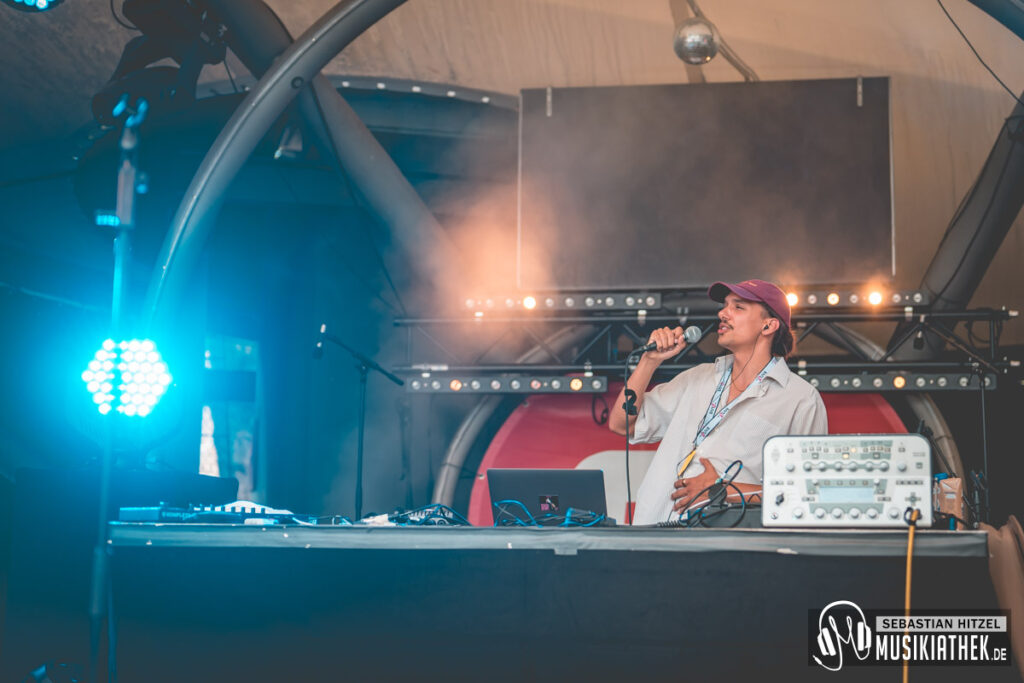 aaron @ sebastian hitzel musikiathek-11