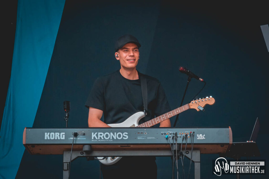 MIKA-NOE-by-David-Hennen-Musikiathek-10
