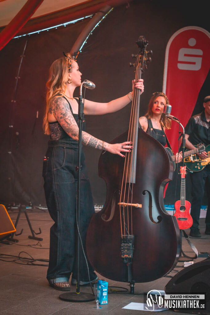 The-Silverettes-by-David-Hennen-Musikiathek-1