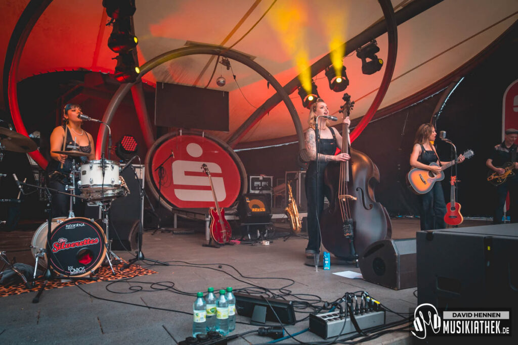The-Silverettes-by-David-Hennen-Musikiathek-11
