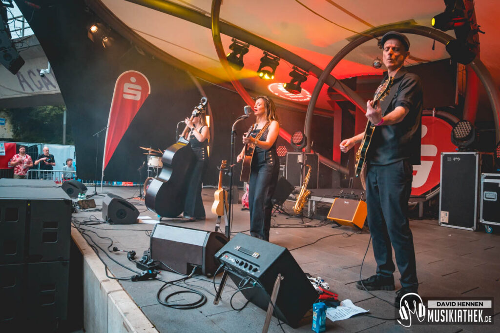 The-Silverettes-by-David-Hennen-Musikiathek-19