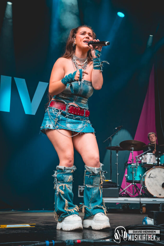 Tiffany-Aris-by-David-Hennen-Musikiathek-10