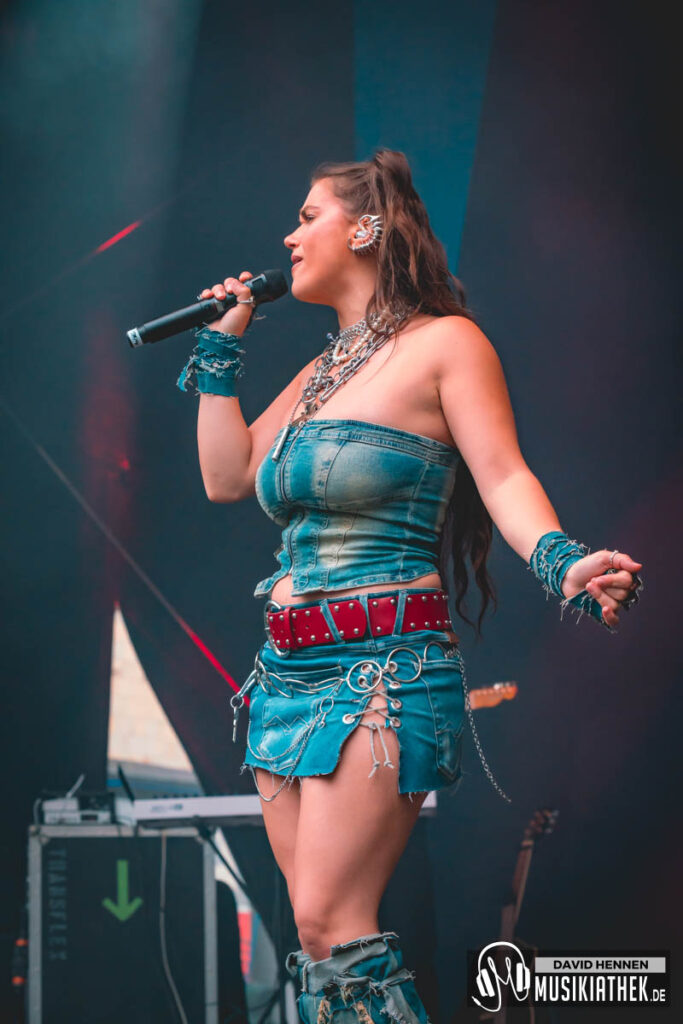 Tiffany-Aris-by-David-Hennen-Musikiathek-4